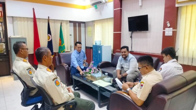 Satpol PP dan KPU Padang Awasi Pemasangan APK Pilkada 1 Pertemuan Komisioner KPU Padang bersama Satpol PP Padang, Kamis (24/10/2024). (Foto: Dok. MC Padang)