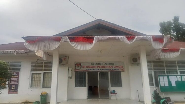 Pilkada 2024, KPU Pasaman Barat Siap Layani Warga Pindah Lokasi Memilih 1 Kantor KPU Pasaman Barat. KPU daerah setempat siap memberikan pelayanan pindah lokasi memilih bagi masyarakat pada Pemilihan Umum Kepala Daerah (Pilkada) 2024. Antara/Altas Maulana.