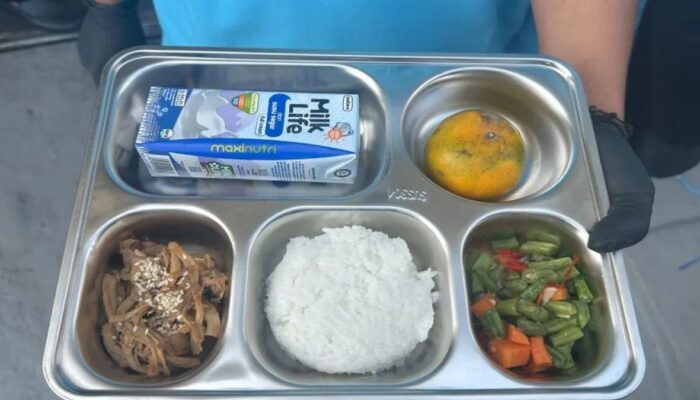Belajar di Tenda, Siswa SDN 05 Kayu Pasak Antusias Terima Program Makan Bergizi Gratis