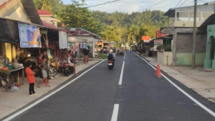 Dukung Kemajuan Pariwisata, Pemko Padang Bangun Jalan Baru di Pantai Air Manis 1 Pemko Padang membangun jalan baru sepanjang 1,2 km di Kawasan Pantai Air Manis. (Foto: Dok. Antara)