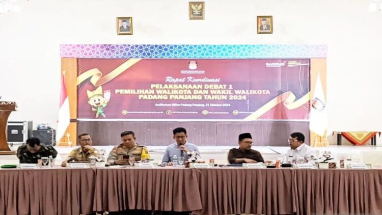 Debat 1 Pilkada, KPU Padang Panjang Tetapkan di Ruang Sidang DPRD 1 KPU laksanakan debat pertama paslon wako dan wawako Padang Panjang, Pilkada 2024 di ruang DPRD setempat. (ANTARA/ Isril Naidi)