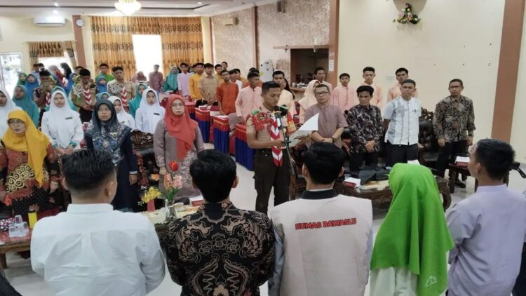 Sukseskan Pilkada, Puluhan Pelajar Pariaman Deklarasikan Anti Politik Uang 1 Sekitar 100 pelajar di Kota Pariaman, Sumbar mendeklarasikan diri anti politik uang guna menyukseskan Pilkada Serentak 2024 di daerah itu. ANTARA/Aadiaat M. S.