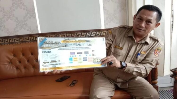 Pemerintah Pusat Bantu Rehab 1.100 RTLH di Agam 1 Kepala Dinas Perumahan Permukiman Agam Rinaldi. Dok Antara/Yusrizal