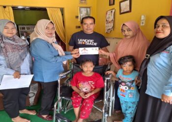 Andre Rosiade Bantu Bocah Penderita TBC Tulang di Padang 20 Andre Rosiade Bantu Bocah Penderita TBC Tulang di Padang