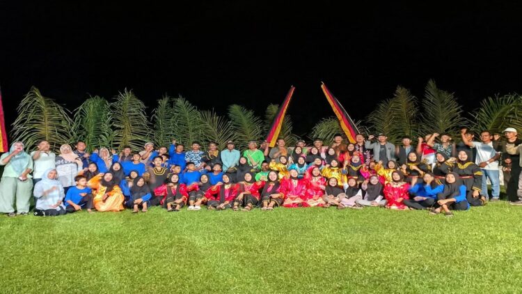 Sanggar Seni Budaya Puti Gubalo Intan Airpura menggelar pementasan seni budaya Minangkabau berbasis kearifan lokal, Sabtu (19/10/2024). (Foto: Dok. Istimewa)