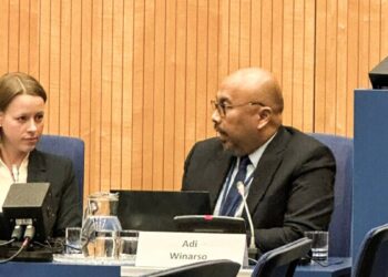 Asisten Deputi Kerja Sama Multilateral Kementerian Koordinator Bidang Politik Hukum dan Keamanan (Kemenko Polhukam) RI, Adi Winarso, di Markas BBB, menyampaikan Indonesia mengusulkan tiga solusi strategis, sebagai upaya memberantas kejahatan penipuan terorganisir dan perdagangan manusia di kawasan Asia Tenggara, Wina, Austria, Minggu, (20/10/2024). (Foto. Humas Kemenko Polhukam RI)