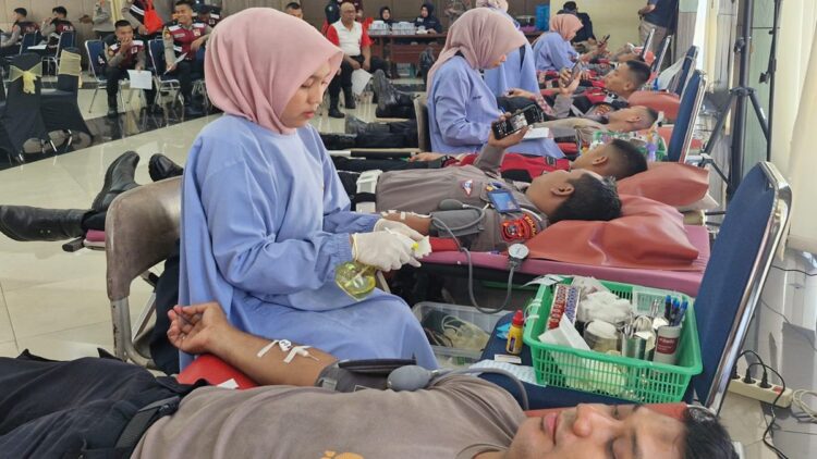 Hari Jadi Humas Polri ke-73, Polda Sumbar Gelar Donor Darah Serentak 1 Donor darah dalam rangka Hari Jadi Humas Polri ke-73 di Polda Sumbar. (dok. Humas)