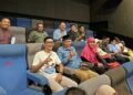 Nobar Film 'Sadang di Bawah', Mahyeldi Dukung Industri Kreatif Lokal Minang 6 Mahyeldi bersama Uda Rio, pentolan Garundang Entertainment sedang nobar film 'Sadang di Bawah'. (dok. istimewa)