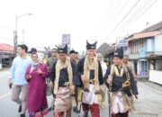 Dukungan Menguat, Mahyeldi Diberi Penghormatan Adat di Nagari Selayo Solok