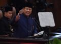 Presiden Prabowo Subianto menyampaikan pidato perdana usai dilantik pada sidang paripurna MPR di Gedung Nusantara, Kompleks Parlemen, Senayan, Jakarta, Minggu (20/10/2024). Prabowo Subianto dan Gibran Rakabuming Raka dilantik sebagai Presiden dan Wakil Presiden Republik Indonesia masa bakti 2024-2029. (ANTARA FOTO/Akbar Nugroho Gumay/wpa)