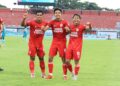 Selebrasi tiga pemain muda Semen Padang FC usai gol pertama tercipta. (dok. MO SPFC)