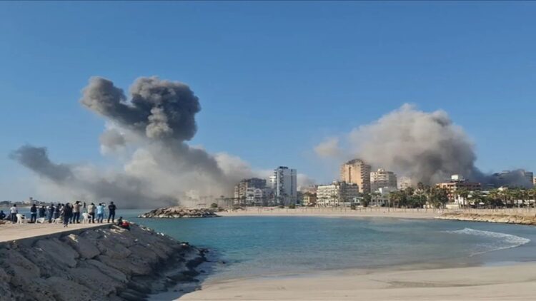 Korban Tewas akibat Serangan Israel di Lebanon Capai 2.710 Orang 1 Jumlah korban tewas akibat serangan udara Israel yang berlangsung di Lebanon sejak tahun lalu telah mencapai 2.710 orang, menurut Kementerian Kesehatan pada Senin (28/10/2024). Serangan Israel berlanjut di wilayah Tyre, Lebanon. /ANTARA/Anadolu/py