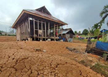 Kondisi rumah daerah dusun yang ada di Kabupaten Kepulauan Mentawai. (dok. Rus Akbar/MentawaiKita)