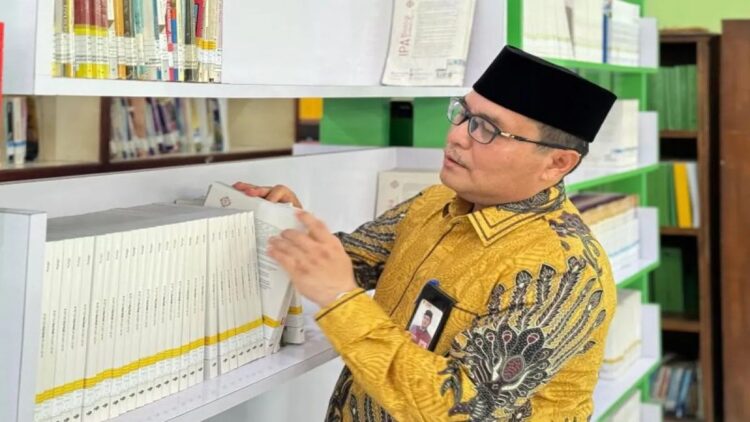 Jadi Pusat Pembelajaran Islam Modern, Kemenag Sumbar Luncurkan Smart Madrasah Library 1 Kepala Kantor Wilayah (Kakanwil) Kemenag Sumbar Mahyudin. (Antara/HO-Humas Kemenag Sumbar)