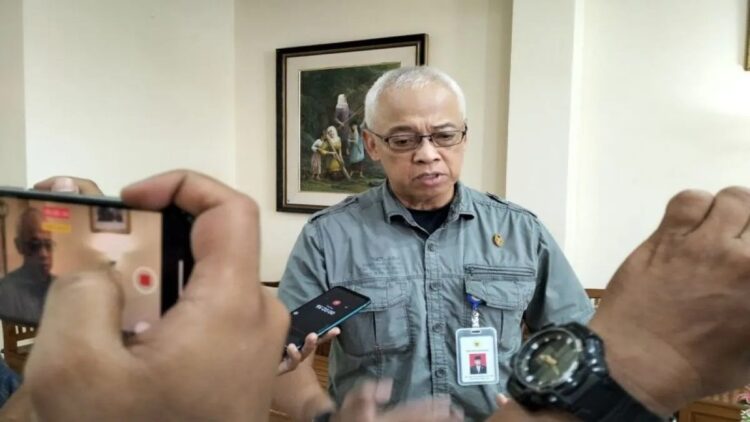 Kompolnas Minta Polda Sumbar Lanjutkan Pengungkapan Kasus Tambang Ilegal di Solsel 1 Sekretaris Kompolnas Irjen Polisi (Purn) Arief Wicaksono Sudiitomo saat diwawancarai di Padang, Senin (25/11/2024). ((ANTARA/Muhammad Zulfikar).)