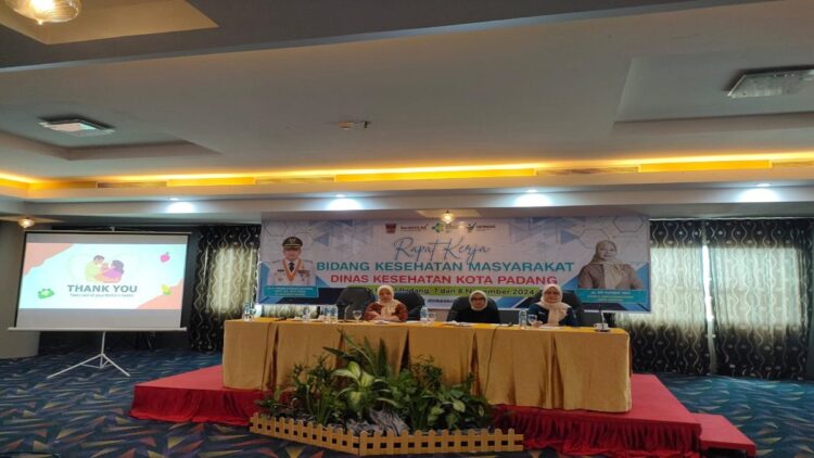 Pemko Padang Targetkan Nihil Kasus Kematian Ibu Melahirkan di 2025 1 Rapat kerja Dinas Kesehatan Kota Padang. (Foto: Dok. Diskominfo Padang)