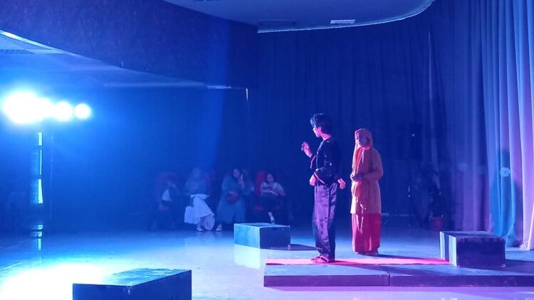 Ini Dia Lima Penampilan Terbaik di Festival Teater Sumbar 2024 1 Penampilan terakhir di Festival Teater Sumbar 2024. (dok. istimewa)