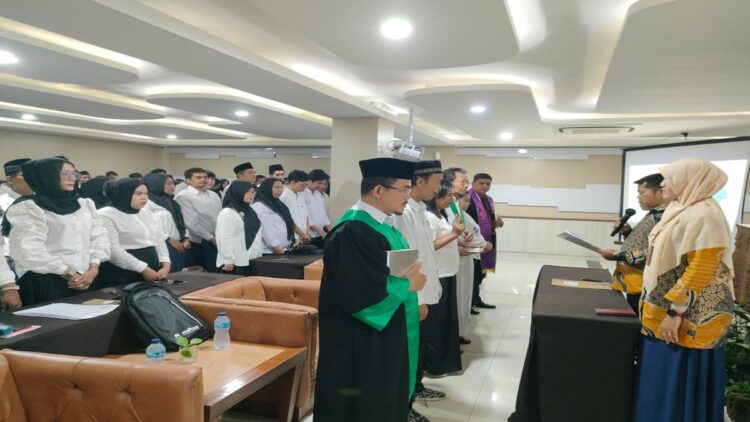 Bawaslu Padang melantik 1.487 pengawas TPS. (Foto: Dok. MC Padang)