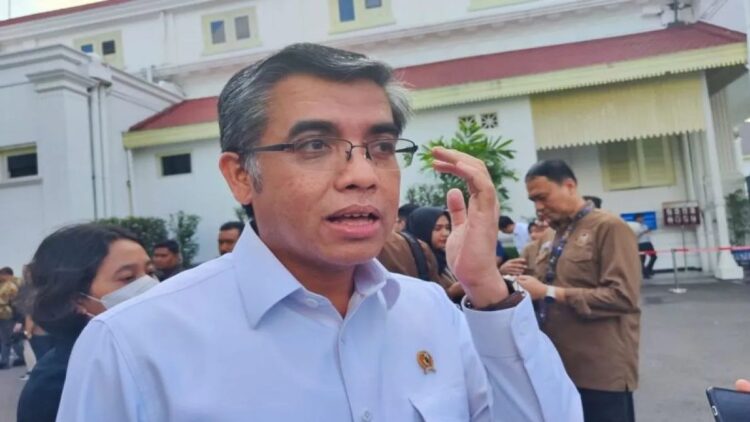 Menteri Ketenagakerjaan Yassierli di Kompleks Istana Kepresidenan, Jakarta, Rabu (6/11/2024). (ANTARA/Mentari Dwi Gayati)