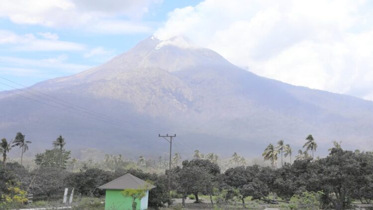 Warga Terdampak Erupsi Gunung Lewotobi di Flores segera Direlokasi 1 Gunungapi Lewotobi Laki-laki di Kabupaten Flores Timur, Nusa Tenggara Timur/ dok. BNPB.