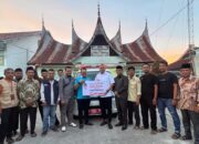 Andre Rosiade Serahkan Ambulans untuk Korban Erupsi Marapi di Bukik Batabuah Agam