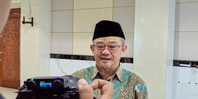 Menteri Pendidikan Dasar dan Menengah (Mendikdasmen) Abdul Mu'ti sesuai menjadi pembicara di Universitas Pamulang, Tangerang Selatan, Kamis (14/11/2024). (ANTARA/Asep Firmansyah)