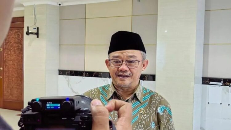 Mendikdasmen Pastikan Guru dan Siswa Terdampak Banjir di Padang Pariaman Dapat Bantuan 1 Menteri Pendidikan Dasar dan Menengah (Mendikdasmen) Abdul Mu'ti sesuai menjadi pembicara di Universitas Pamulang, Tangerang Selatan, Kamis (14/11/2024). (ANTARA/Asep Firmansyah)