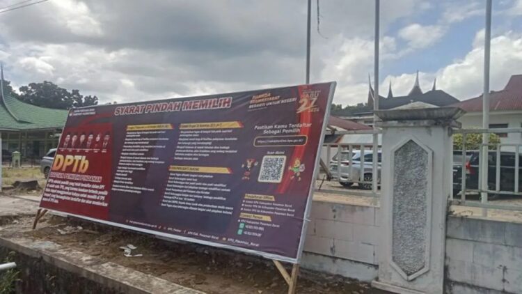 Kantor KPU Pasaman Barat. KPU daerah setempat telah mencatat 257 orang pindah memilih pada Pemilihan Kepala Daerah (Pilkada) 2024 hingga Rabu (13/11/2024). Antara/Altas Maulana.