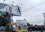 Puluhan Baliho Besar Ditertibkan Bawaslu Bukittinggi pada Masa Tenang