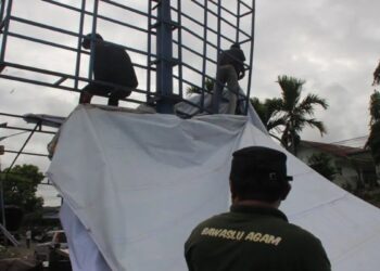 Langgar Masa Tenang, Bawaslu Agam Copot Sejumlah APK