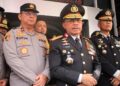 Kapolda Sumbar dan jajaran beri keterangan terkait polisi tembak polisi di Solsel. (dok. istimewa)