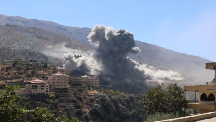 Israel Serang Pos Militer Lebanon, Seorang Tentara Tewas, 18 Lainnya Terluka 1 Ilustrasi - Serangan Israel ke Lebanon selatan. ANTARA/Anadolu