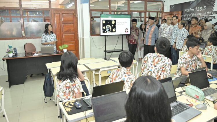 Gubernur Mahyeldi Apresiasi Kehadiran Google Reference School di Padang 1 Gubernur Mahyeldi apresiasi hadirnya google reference school. (dok. adpsb)