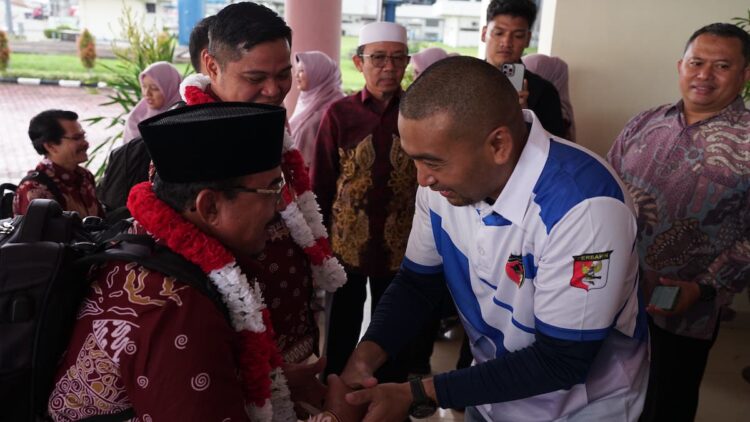 Sambut Kafilah Sumbar Peraih Juara Umum MTQ Korpri VII, Plt Gubernur Audy : Prestasi Luar Biasa 1 Plt Gubernur Sumbar sambut kafilah MTQ Korpri. (dok. adpsb)