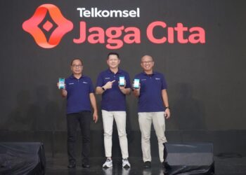 Telkomsel Jaga Cita, Kuatkan Ekosistem Digital untuk Pendidikan Berkelanjutan 10 VP Consumer Business Area Jawa Bali Telkomsel, Suryo Hadiyanto; CFO INDICO, Andry Firdiansyah; dan CEO Kuncie, Kemas M. Fadhli hadir dalam peluncuran inisiatif Telkomsel Jaga Cita di Yogyakarta (7/11). (dok. istimewa)
