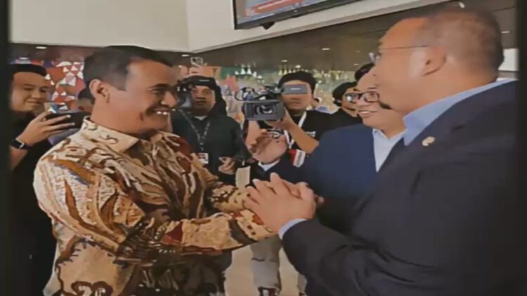 Bantuan Rehab Lahan Rusak Akibat Lahar Dingin Cair, Andre Rosiade: Terima Kasih Pak Mentan 1 Pertemuan antara Andre Rosiade dengan Mentan Andi Amran Sulaiman. (Foto: Tangkapan layer video)