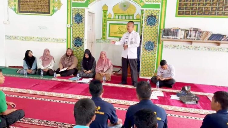 Puluhan napi Lapas Pariaman menerima ijazah. (Foto: Dok. Istimewa)
