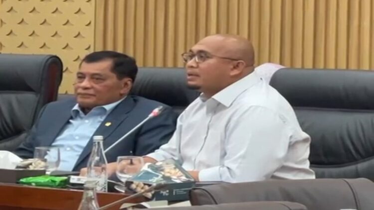 Anggota DPR RI Andre Rosiade dalam rapat dengar pendapat (RDP) Komisi VI dengan manajemen Telkom Group. (Foto: Tangkapan layar video)