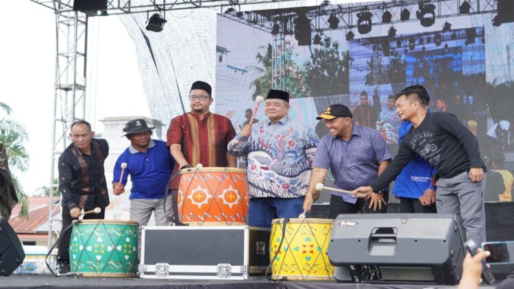 Festival Kesenian Pesisir Selatan dan Bazar Kuliner digelar di Pasar Air Haji, Kecamatan Linggo Sari Baganti, Sabtu 16 November 2024. (Foto: Dok. Istimewa)