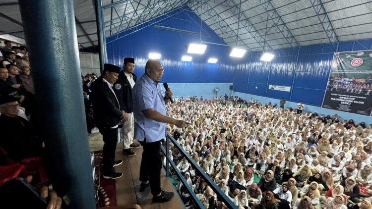 Andre Rosiade: Menang Pilkada Bukittinggi, Erman-Heldo Pastikan 100% Air Bersih Warga dan Rehab Pasar Bawah 1 Andre Rosiade menghadiri kampanye pasangan calon Wali Kota dan Wakil Wali Kota Bukittinggi Erman Safar dan Heldo Aura. (Foto: Dok. Istimewa)