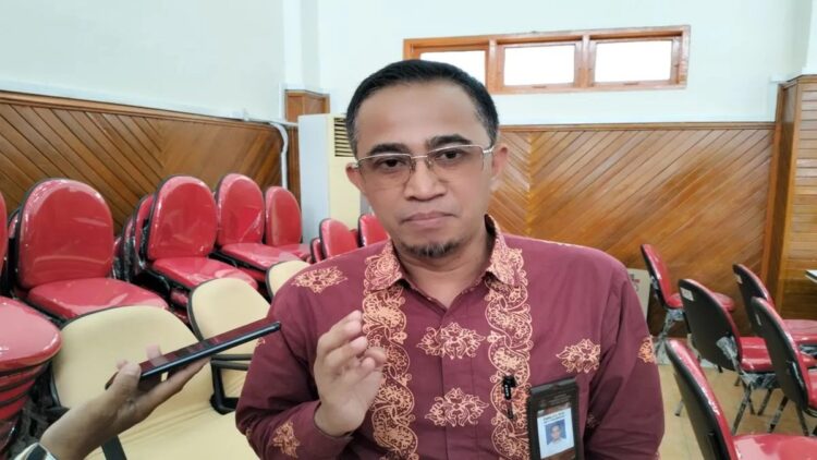 Kepala Balai Pelestarian Kebudayaan Wilayah III, Kementerian Kebudayaan, Undri saat diwawancarai di Padang, Kamis (21/11/2024). (ANTARA/Muhammad Zulfikar)