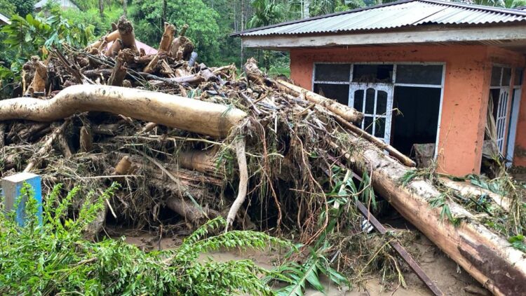 Rumah warga terdampak banjir bandang yang melanda Kabupaten Limapuluh Kota pada Sabtu (23/11/2024) dini hari. (Foto: BPBD Limapuluh Kota)