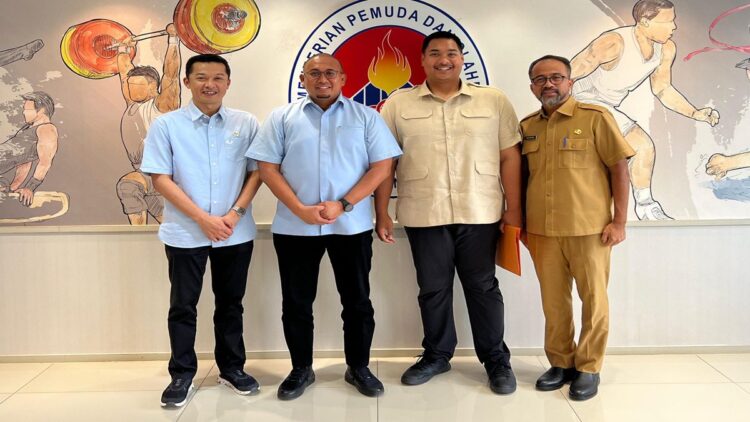 Anggota DPR RI Andre Rosiade Bersama Kadispora Sumbar Maifrizon bertemu Menpora Dito Ariotedjo dan Wamenpora Taufik Hidayat. (Foto: Dok. Istimewa)