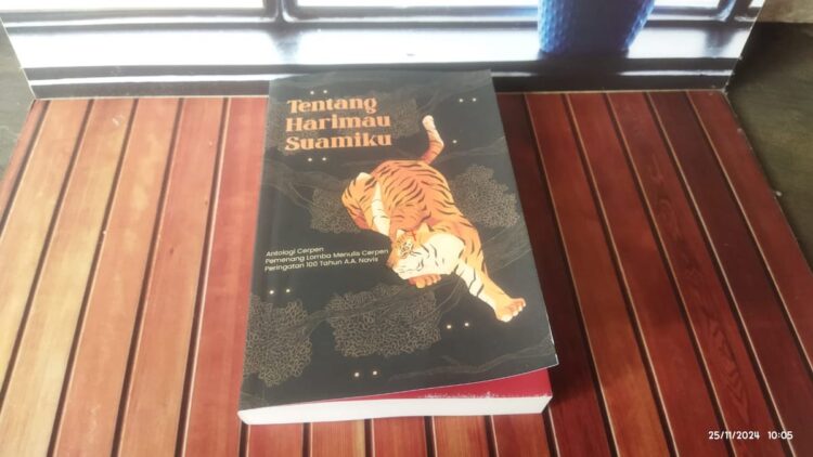 Peringatan 100 Tahun A.A. Navis Dimeriahkan Launching Buku Antologi Cerpen "Tentang Harimau Suamiku" 1 Buku Antologi cerpen "Tentang Harimau Suamiku" yang diluncurkan bertepatan dengan 100 Hari A.A. Navis. (dok. Radarsumbar)