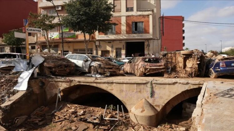 Korban tewas akibat hujan lebat dan banjir di Spanyol telah meningkat menjadi 207 orang dan diperkirakan akan terus bertambah, kata Menteri Dalam Negeri Spanyol Fernando Grande-Marlaska pada Sabtu (2/11/2024). /ANTARA/foto-Anadolu/py