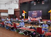 Penghujung Tahun 2024, PT Semen Padang Serahkan 325 Kantong Darah ke PMI Padang