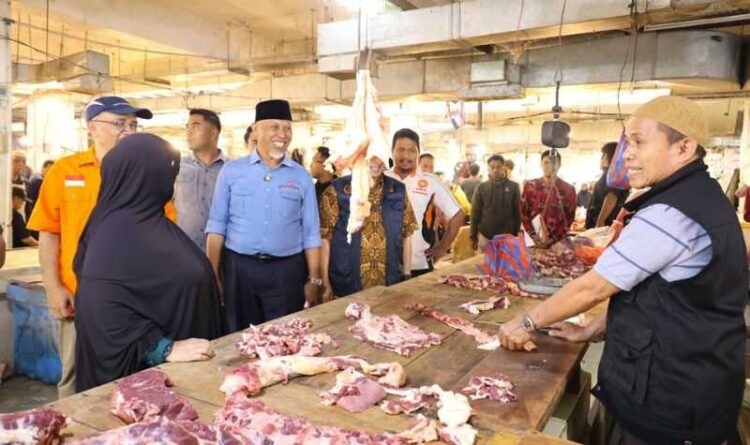 Blusukan ke Pasar Padang Panjang, Mahyeldi Terima Keluhan Pedagang Soal Daging Impor 1 download 1 9