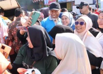 Mahyeldi Ditemani Istri Sapa Warga Lubuk Kilangan via Senam Sehat