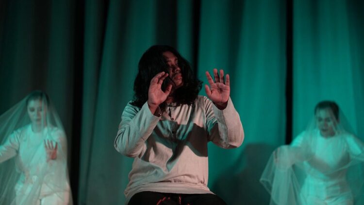 Festival Teater Sumbar 2024 Digelar, Ada 12 Komunitas Ikut Serta 1 Salah satu penampilan hari pertama di Festival Teater Sumbar 2024. (dok. istimewa)