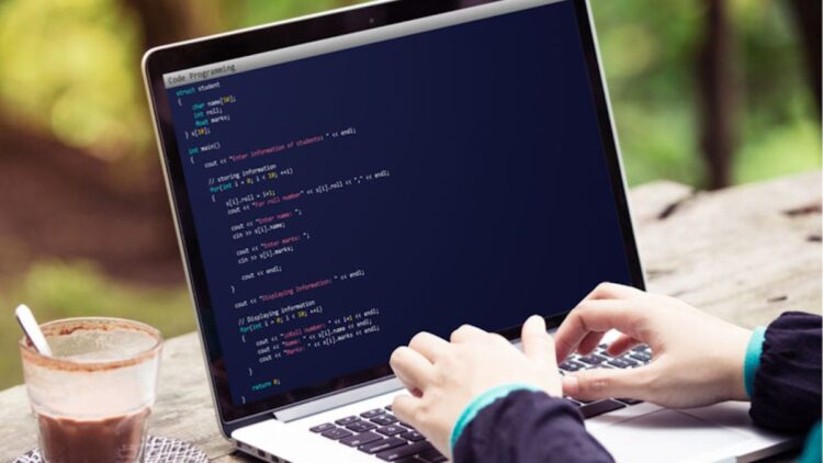 Pemerintah Kaji Kebijakan Pembelajaran Coding dan Evaluasi Kebijakan Zonasi PPDB 1 ilustrasi belajar coding. (dok. istimewa)